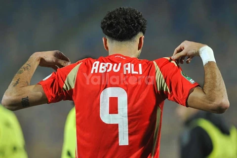 6 خيارات أمام الأهلي لتعويض رحيل وسام أبو علي (صور)